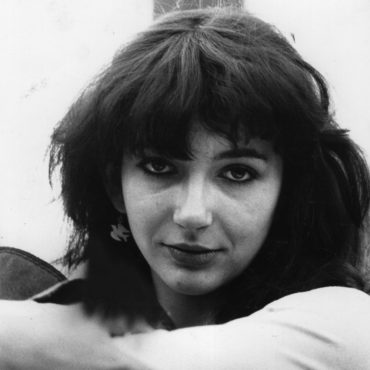 kate-bush’s-“running-up-that-hill”-hits-#1-in-uk-after-chart-rule-adjustment