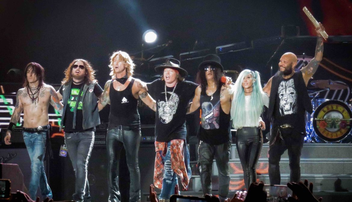 guns-n’-roses-lose-member-on-tour-in-photo