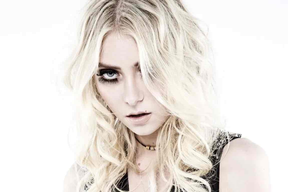 taylor-momsen-private-rest-room-photo-leaks