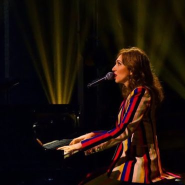 watch-regina-spektor-play-a-lovely-“becoming-all-alone”-on-colbert