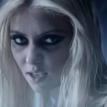 taylor-momsen-censored-photo-with-adult-star-leaks