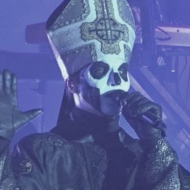 tobias-forge-voice-sounds-painful-at-ghost-show