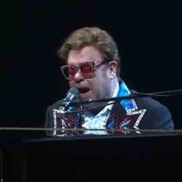 elton-john-booed-during-farewell-performance