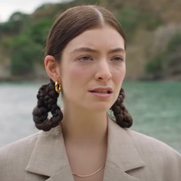 lorde-shares-new-video-for-“the-path”:-watch