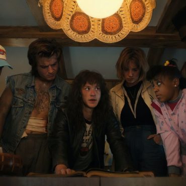 new-stranger-things-4-trailer-features-kate-bush-“running-up-that-hill”-remix:-watch