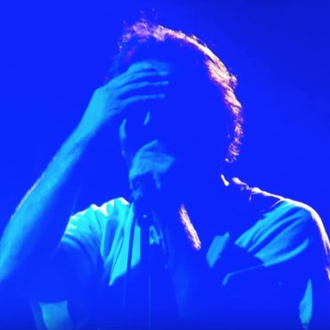 eddie-vedder-goes-after-angry-pearl-jam-fans