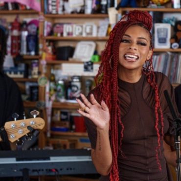 watch-ravyn-lenae’s-“tiny-desk-concert”-for-npr