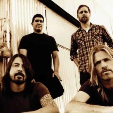 foo-fighters-offer-90’s-legend-to-join-band