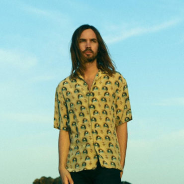 tame-impala-shares-remix-of-elvis-presley’s-“edge-of-reality”-for-“elvis”-film-soundtrack