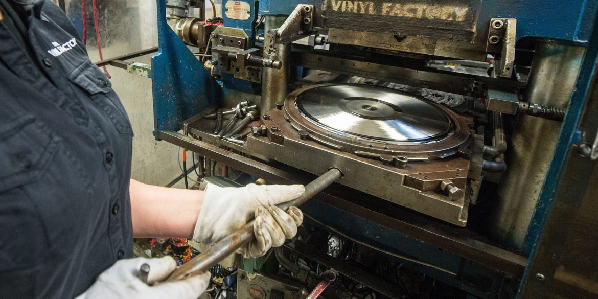 new-vinyl-pressing-plant-from-mofi-and-music-direct-to-open-in-california