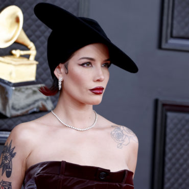 watch-halsey’s-abortion-rights-message-from-last-night’s-concert