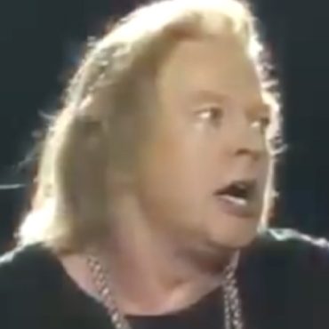 axl-rose-butchers-‘welcome-to-the-jungle’-in-video