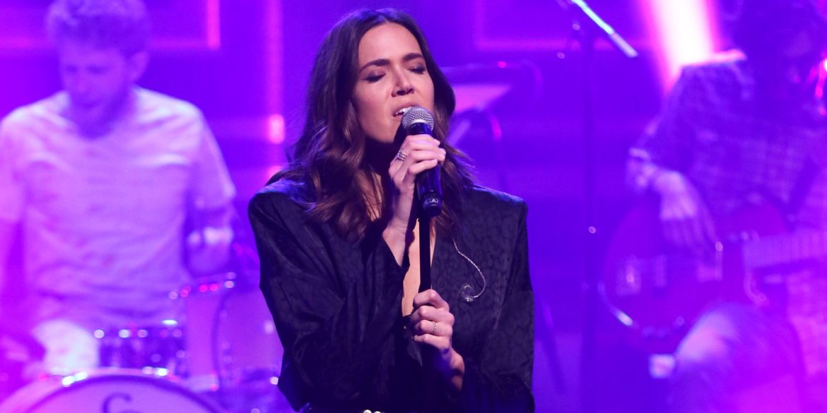 mandy-moore-cancels-remaining-2022-tour-dates