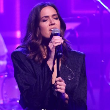 mandy-moore-cancels-remaining-2022-tour-dates