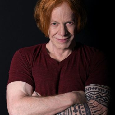 danny-elfman-announces-remix-album,-shares-video-for-iggy-pop-remix-of-“kick-me”