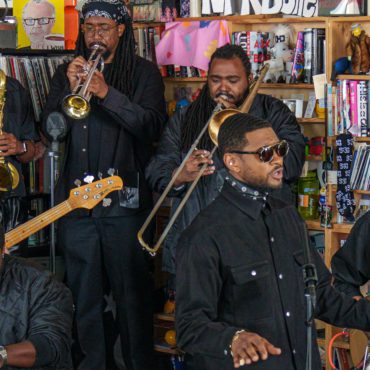 usher-performs-“tiny-desk-concert”-for-npr