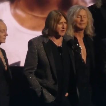 def-leppard-suffer-big-name-loss-before-show