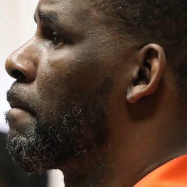 r.-kelly-sues-metropolitan-detention-center-brooklyn-over-suicide-watch-conditions