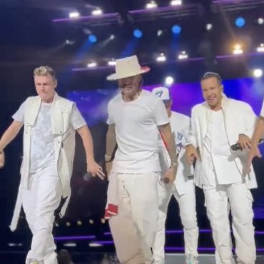 watch-drake-join-backstreet-boys-in-toronto