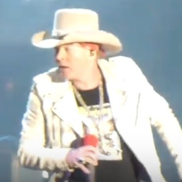 axl-rose-admits-to-losing-voice-in-painful-video