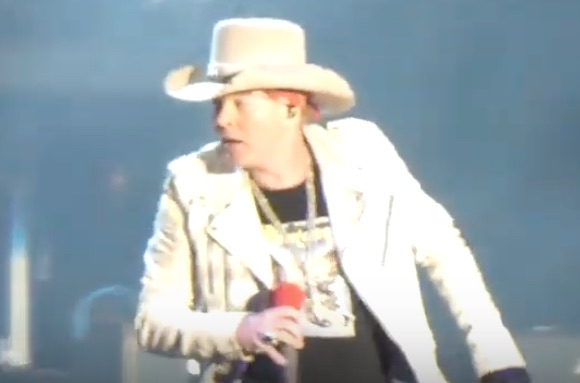 axl-rose-admits-to-losing-voice-in-painful-video