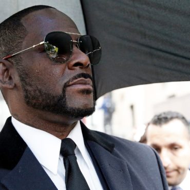 r.-kelly-removed-from-suicide-watch-days-after-suing-prison