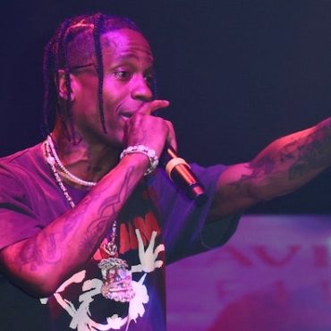 travis-scott-pauses-coney-island-show-over-crowd-safety-concerns