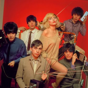 blondie-share-previously-unreleased-demo-“i-love-you-honey,-give-me-a-beer”