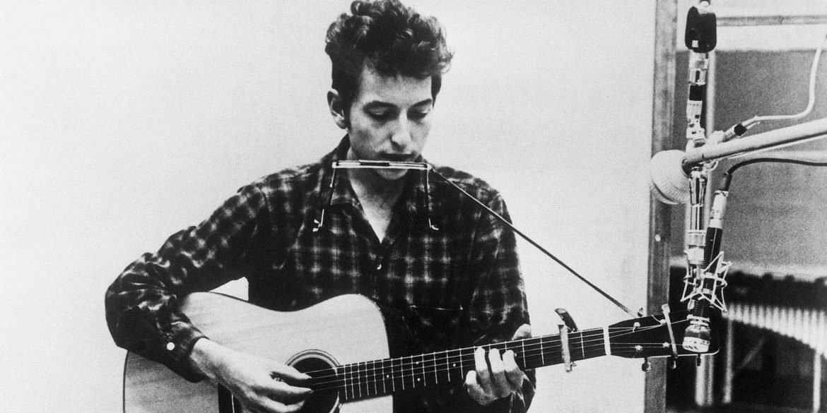 bob-dylan’s-one-of-a-kind-version-of-“blowin’-in-the-wind”-sells-for-$1.7-million-at-christie’s