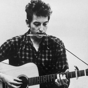 bob-dylan’s-one-of-a-kind-version-of-“blowin’-in-the-wind”-sells-for-$1.7-million-at-christie’s