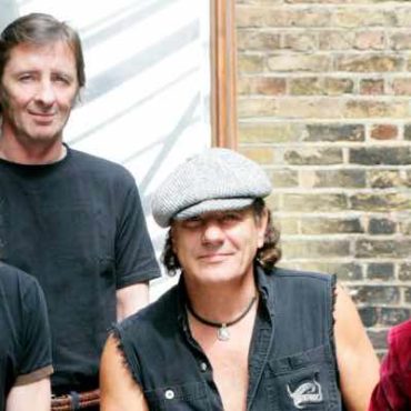 ac/dc-singer-first-2022-photo-stuns-fans