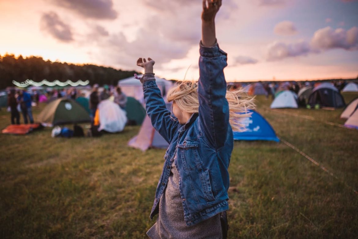 how-to-be-more-sustainable-this-festival-season