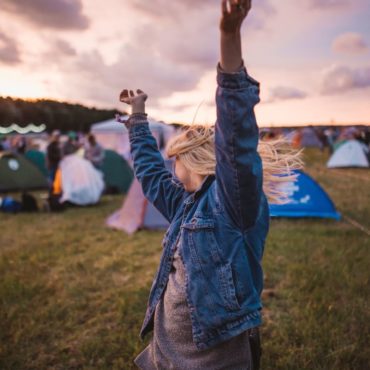 how-to-be-more-sustainable-this-festival-season