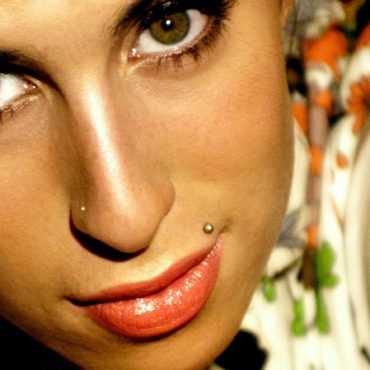 amy-winehouse-biopic-announced-with-new-director-in-sam-taylor-johnson