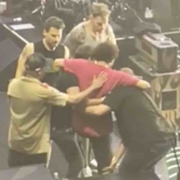 rage-against-the-machine-singer-collapses-at-concert