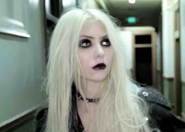 taylor-momsen-photo-after-sad-illness-leaks