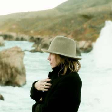 beth-orton-shares-video-for-new-single-“forever-young”