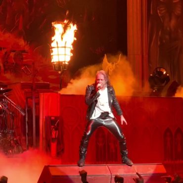 iron-maiden-singer-suffers-meltdown-in-concert-video