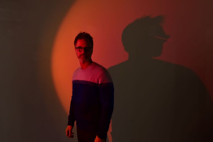 dan-wilson-of-semisonic-announces-new-ep,-shares-cover-of-perfume-genius’-“on-the-floor”