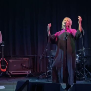 watch-cate-le-bon-cover-john-cale-at-the-andy-warhol-museum