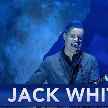 watch-jack-white-blaze-through-“if-i-die-tomorrow”-and-sing-old-folk-song-“barrett’s-privateers”-with-stephen-colbert