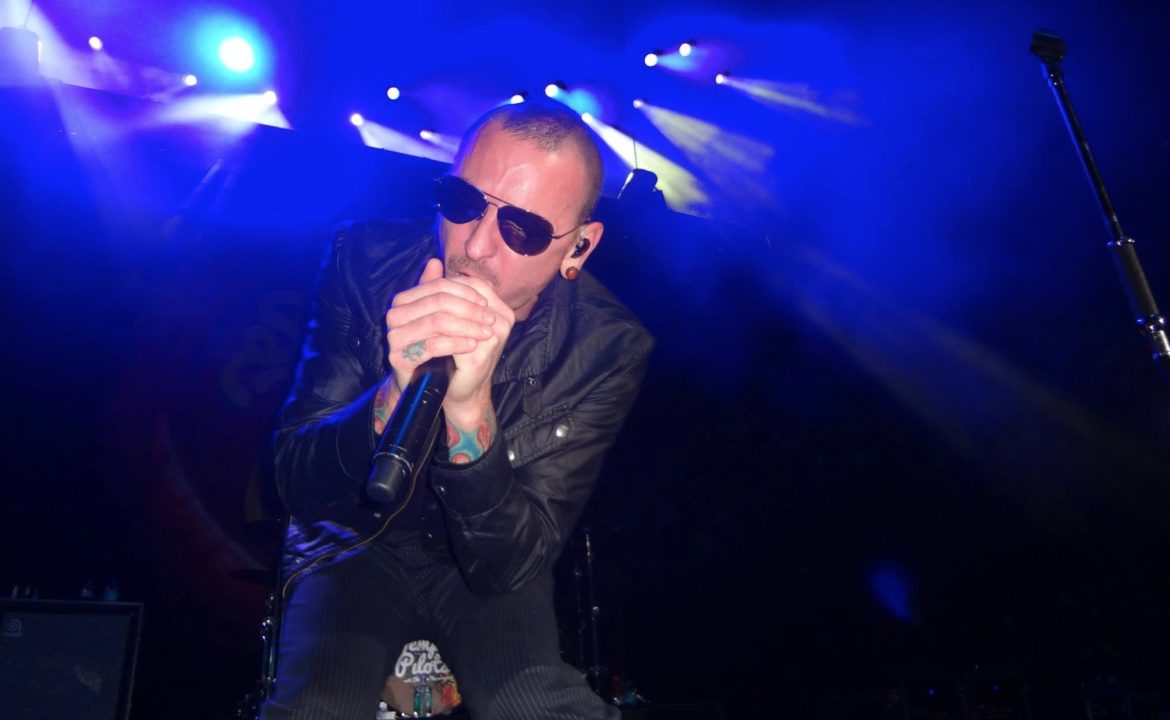 chester-bennington-sister-‘knows-truth’-about-death