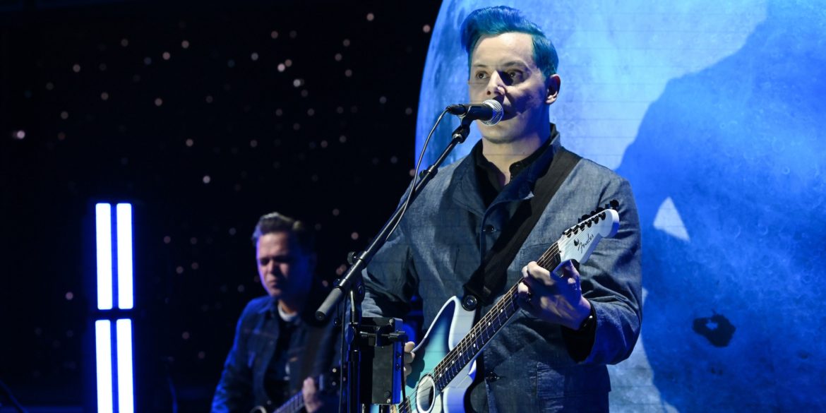 jack-white-performs-“if-i-die-tomorrow”-on-colbert