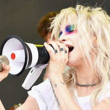 paramore-donating-a-portion-of-tour-profits-to-reproductive-care-and-abortion-services