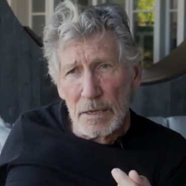 roger-waters-goes-after-singer-in-plane-photo