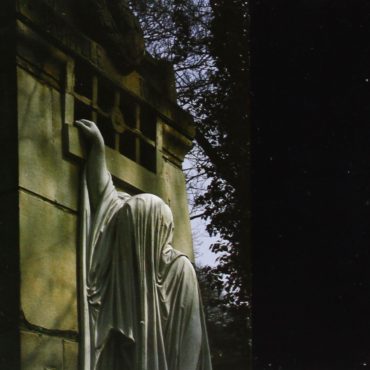 dead-can-dance-released-“within-the-realm-of-a-dying-sun”-35-years-ago-today