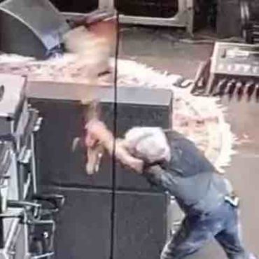 pearl-jam-guitarist-destroys-guitar-in-angry-video