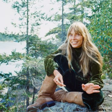 joni-mitchell-announces-new-asylum-albums-(1972-1975)-box-set