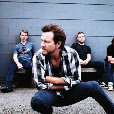 pearl-jam-fan-assaulted-by-security-at-concert