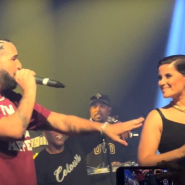 nelly-furtado-gives-rare,-surprise-live-performance-singing-“promiscuous”-&-“i’m-like-a-bird”-with-drake